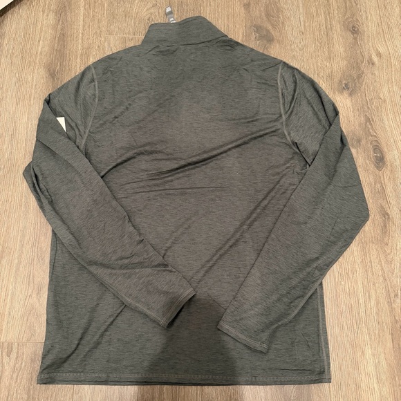 NWT Vuori Charcoal Pullover - Picture 8 of 8